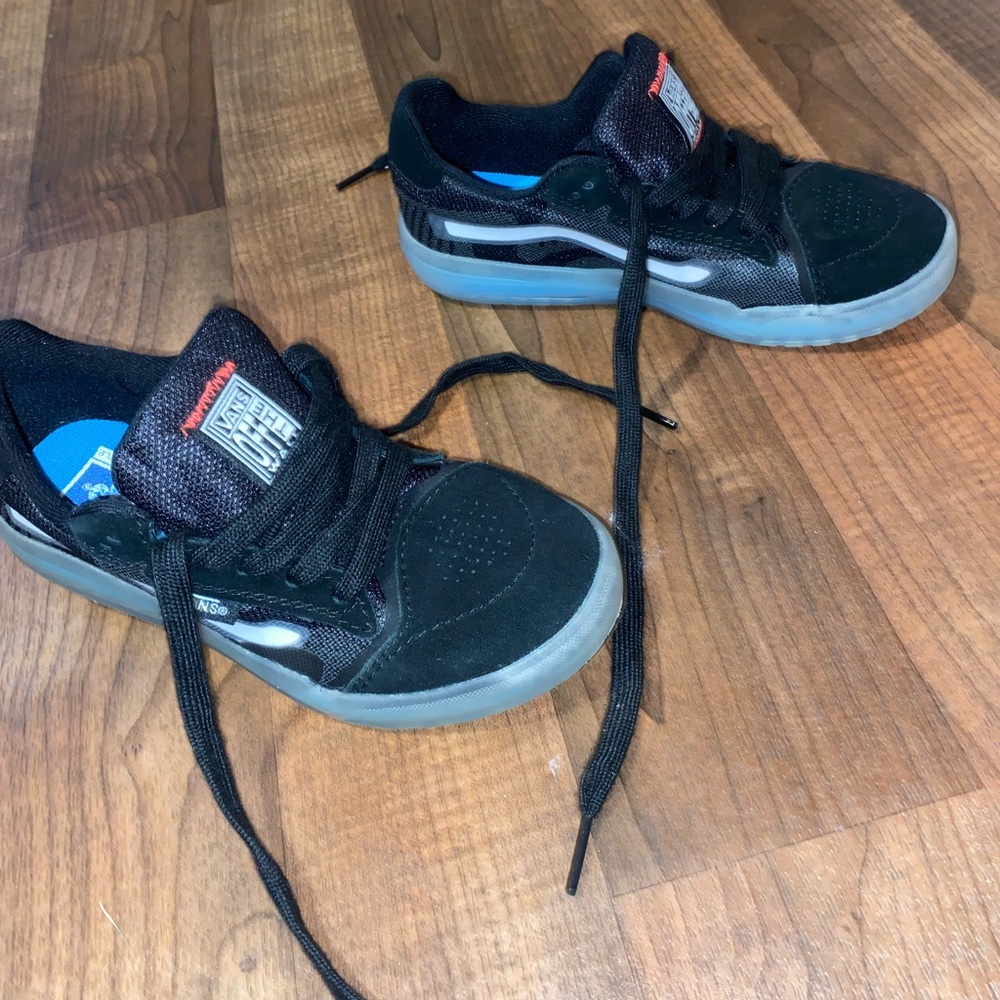 Boys Off the Wall Vans size 1Y